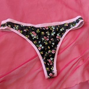 NWOT Victoria's secret floral thong sz Med